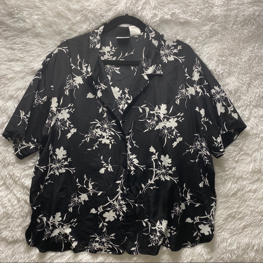 Black and White Floral Button down blouse